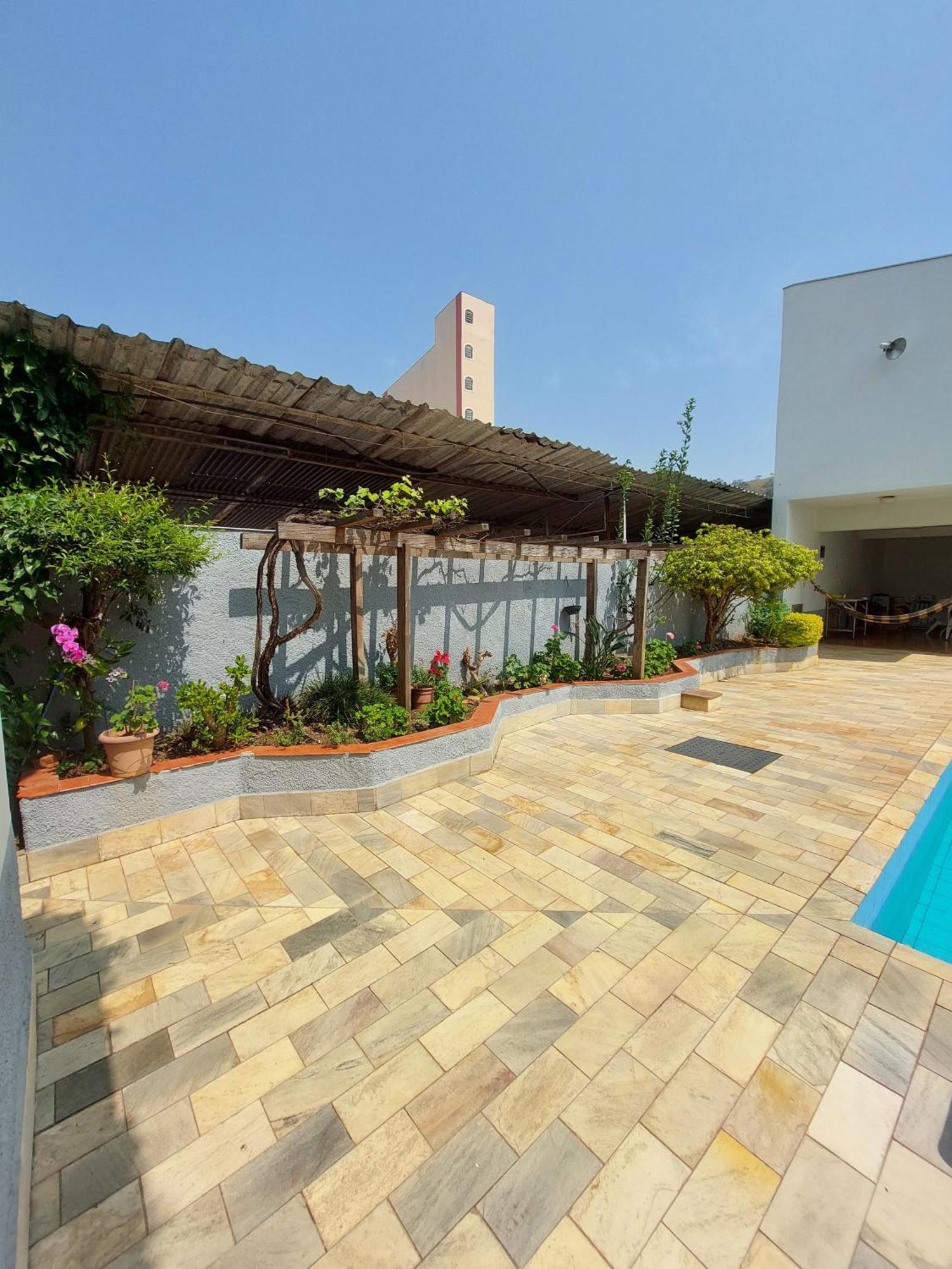 Em Rua Principal De Socorro-sp Homestay *
