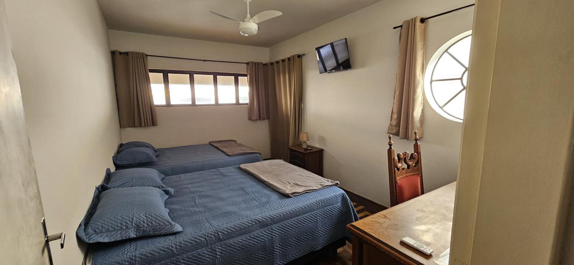 Homestay Em Rua Principal De Socorro-sp